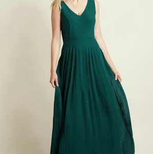ModCloth Drop Waist Pleated Maxi Dress in Forest
